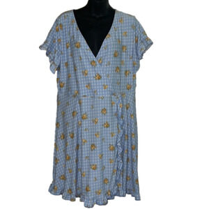Nwt gorgeous crisscross front soft floral dress
